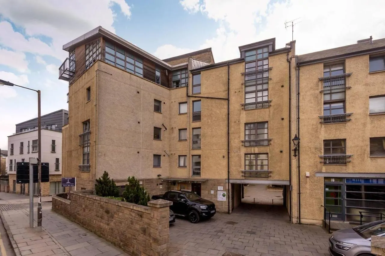 Joivy Old Town Apartment With Parking Close To Royal Mile Edinburgh