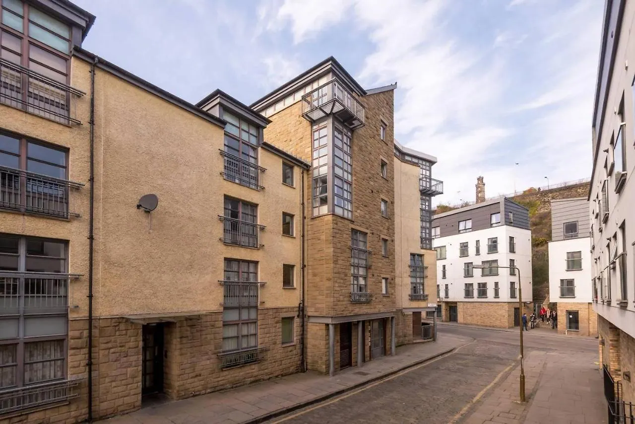 Joivy Old Town Apartment With Parking Close To Royal Mile Edinburgh